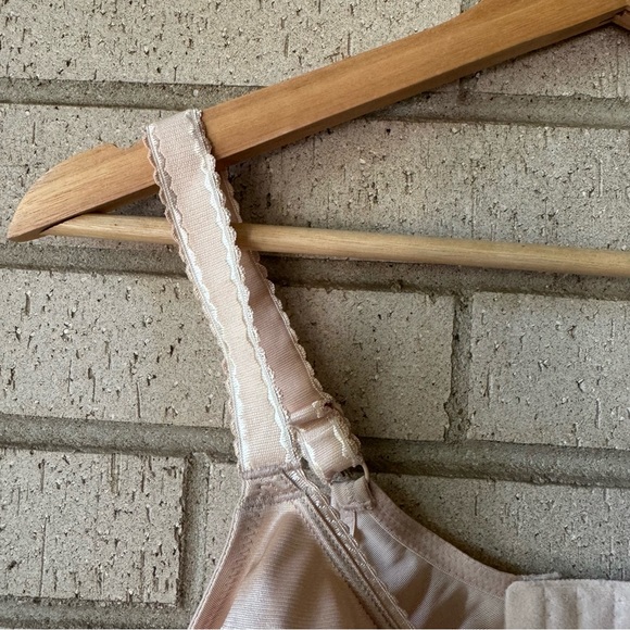 Wacoal Sand Slimline Seamless Minimizer Bra | Embroidered 40D | Nude | 85154 - Picture 6 of 9